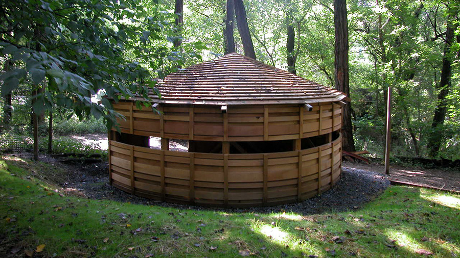 Birdblind, 2003, Philadelphia, PA
Cedar and stainless steel on concrete pad. Height: 9′ 8 1/4″; Width: 19′ 3 5/16″; Depth: 9′ 5″
